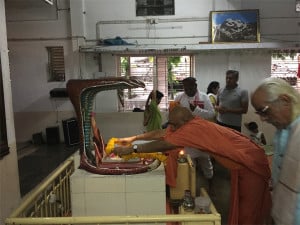 Swamiji heads for Samadhi Darshan - Param Pujaniya Shri Govind Dev giri Maharaj at Janardan Swami Yogabhyasi Mandal, Nagpur