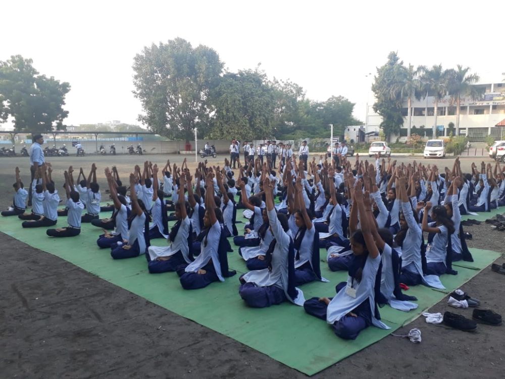Jawaharlal-Neharu-vidyalay-wadi-8th-9th-class-Inter-School-Yoga-Competition-training-2019-1