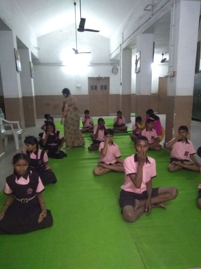 Andha-vidyalay-south-ambazari-road-11-12-19-Inter-school-yoga-competition-training-2019