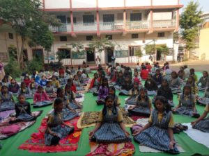 Bhide-Girls-high-school-21-12-19-Inter-school-yoga-competition-training-2019