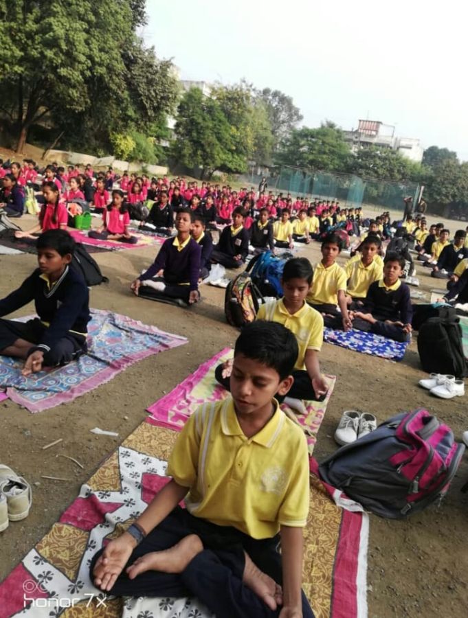 Dinanath-high-school-14-12-19-Inter-school-yoga-competition-training-2019-1