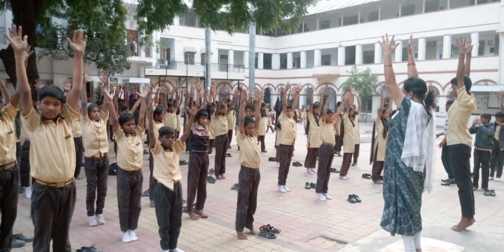 New-English-high-school-mahal-30-12-19-Inter-school-yoga-competition-training-2019