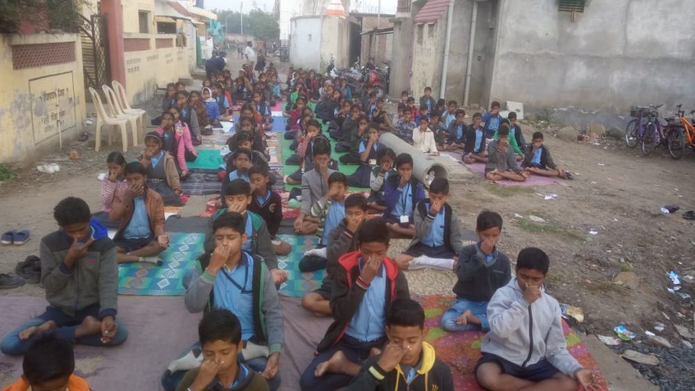 Hamari-Pathshala-Wathoda-near-Swaminarayan-Mandir-7-1-20-Inter-school-yogasan-competition-training-2019